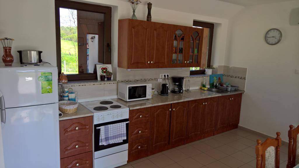 Beppe Vendeghaz Guest House Abaliget Ngoại thất bức ảnh